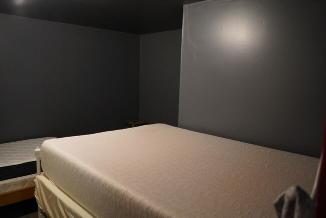 Building Photo - 79 Sparrow Way