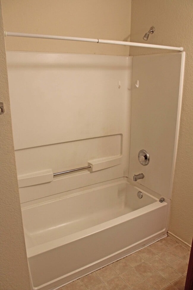 Building Photo - Lovely 3 BR 2 BA Home for Lease in Cross Oak Ranch Addition