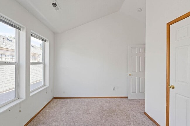 Building Photo - Charming 3-bdrm/2-bath Slender Home in Roseway. Fenced backyard, 1-car garage