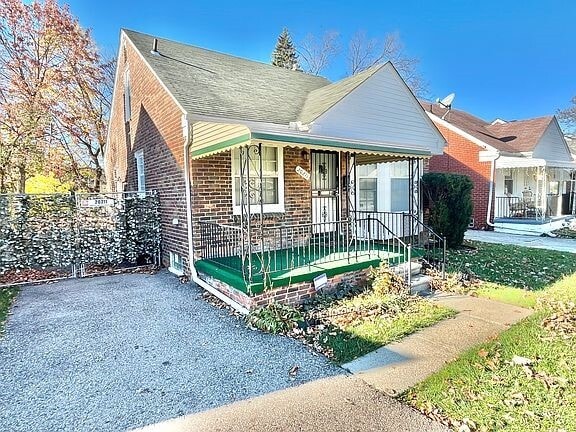 Building Photo - 20211 Gilchrist St