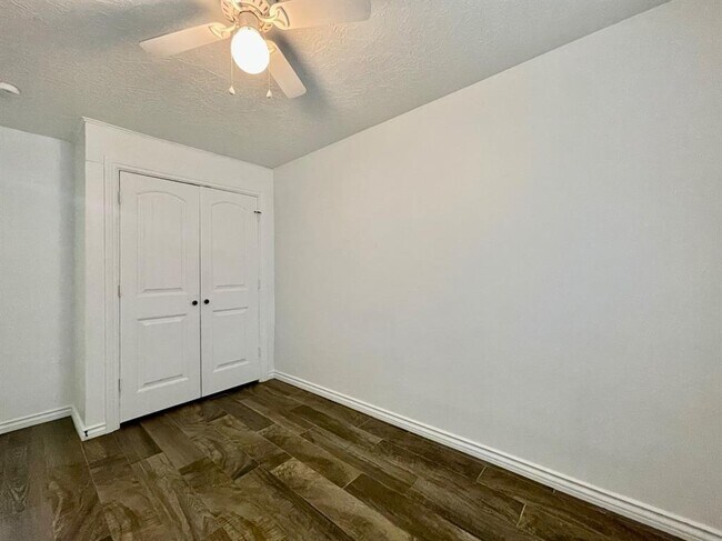 Building Photo - 319 E Edwards St