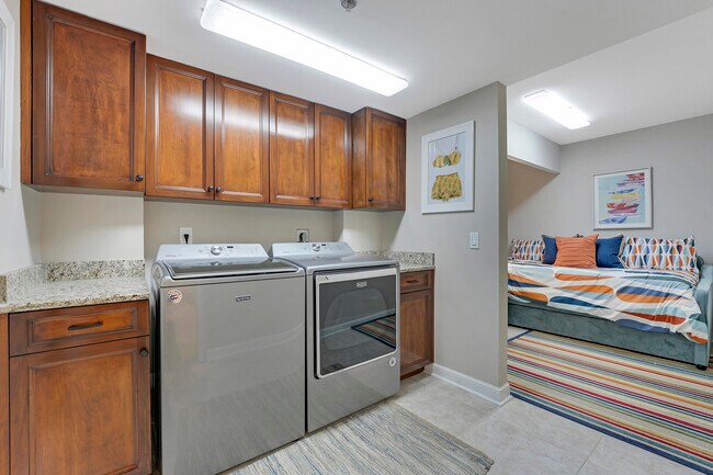 Building Photo - 101 S Seas Dr