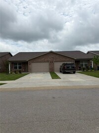 Building Photo - 529 NW 68th Ave