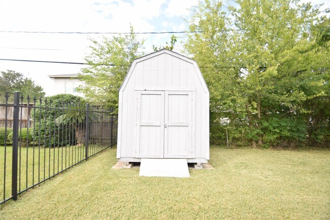 Building Photo - 8434 Bluegate St