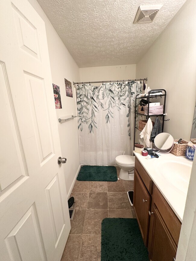 Building Photo - 148 Clover Valley Cir