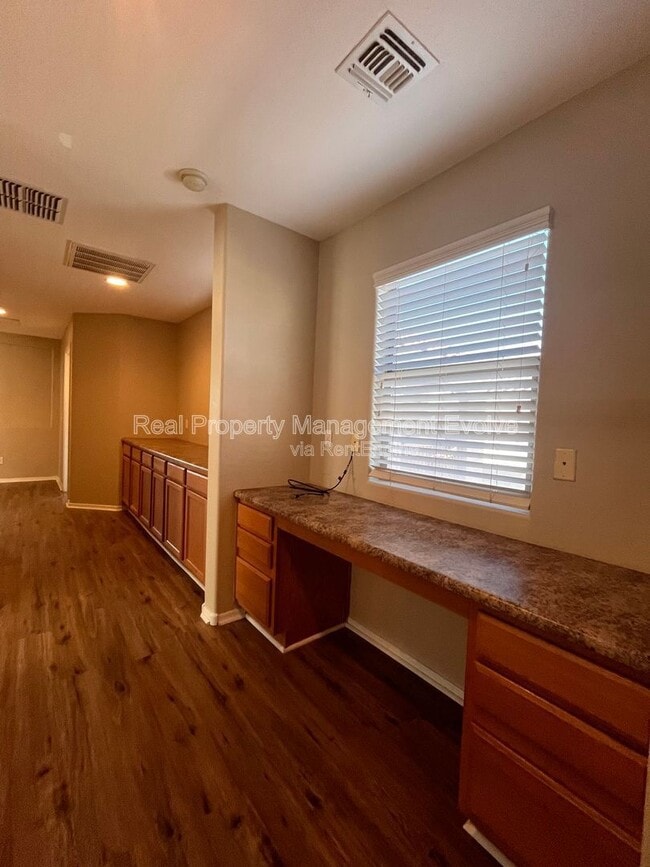 Building Photo - 14707 W Poinsettia Dr