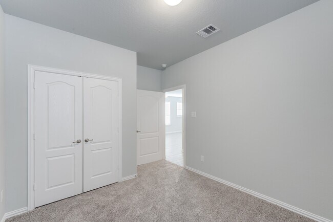 Building Photo - 1225 Red Hills Dr