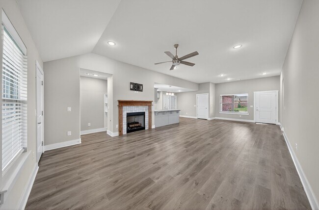 Building Photo - Great House in Quiet Neighborhood Ready to...
