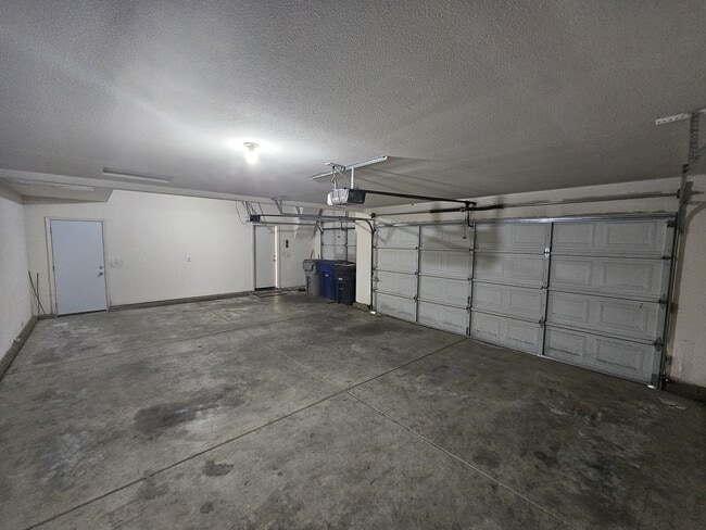 Building Photo - 35 Klondike Ct