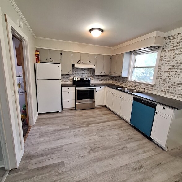 Building Photo - 418 Sam Houston Dr