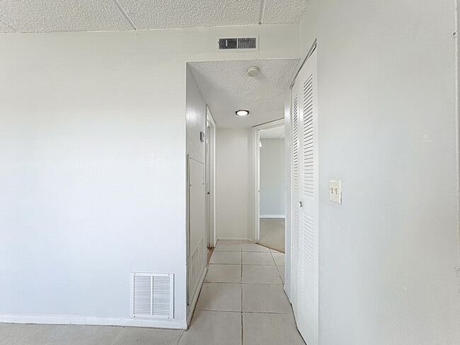 Building Photo - 694 Michigan Ct