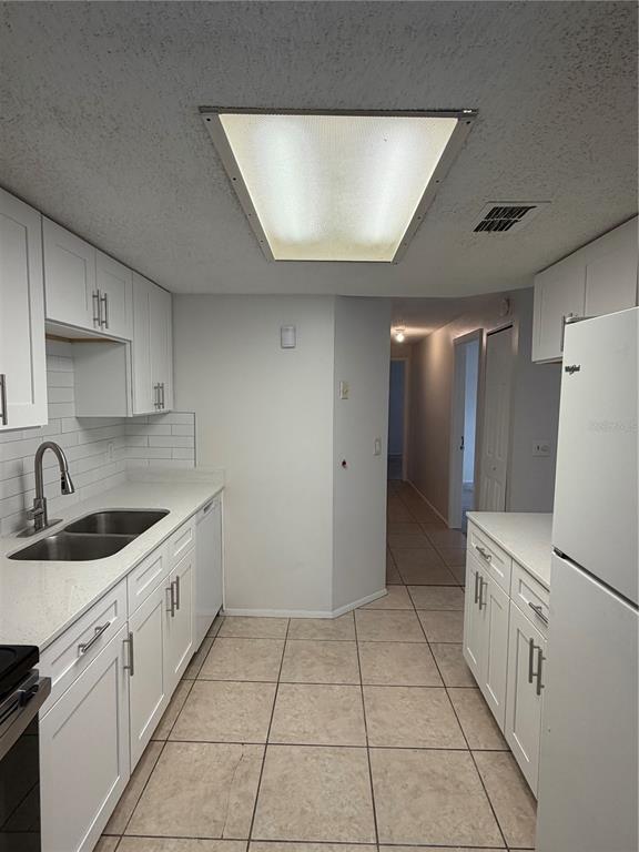 Building Photo - 4911 Silver Oaks Village