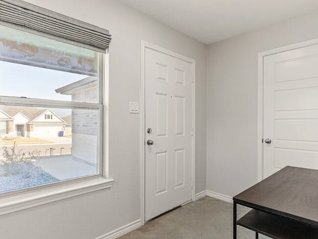 Building Photo - Must See!!! Stunning 4 Bed/2.5 Bath Home -...