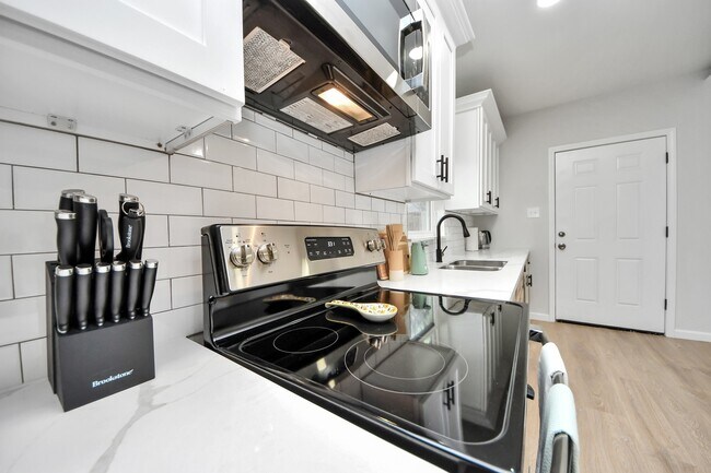 Building Photo - 2811 Winbern St