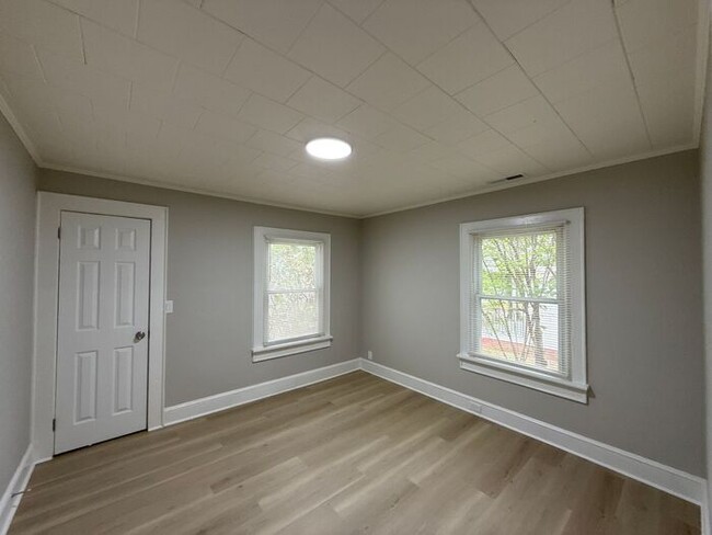 Building Photo - T.R. Lawing Realty Property