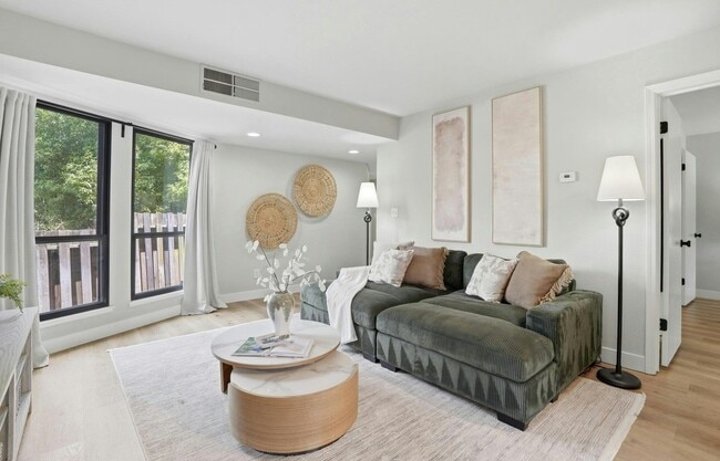 Building Photo - 1680 San Miguel Dr