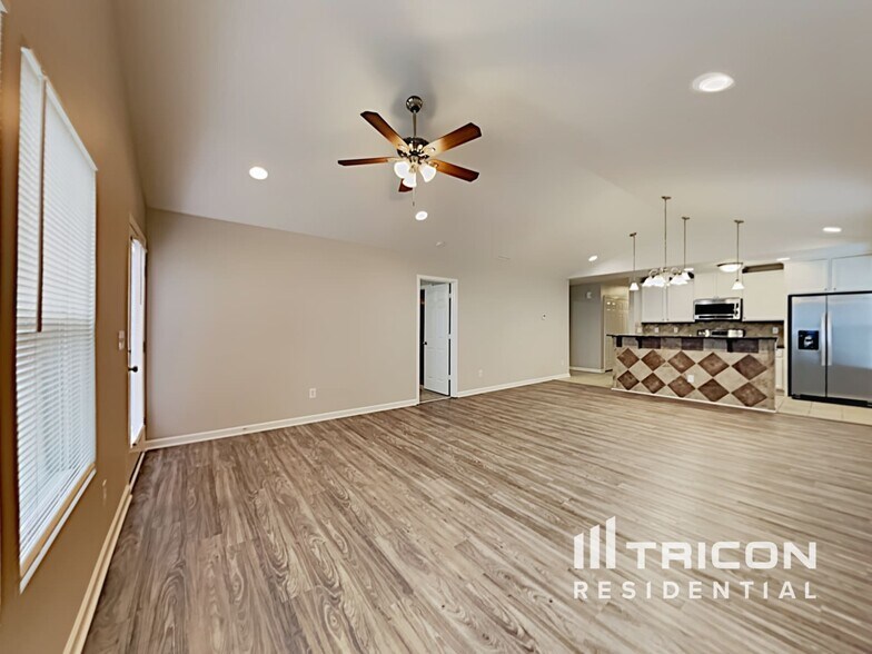 Building Photo - 4201 Broadstairs Dr SW