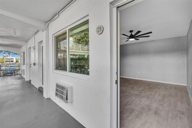 Building Photo - 9200 E Bay Harbor Dr