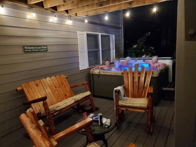 Building Photo - 7 Higel Ln