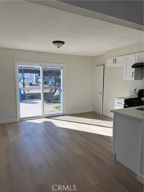 Building Photo - 558 S Benjamin St