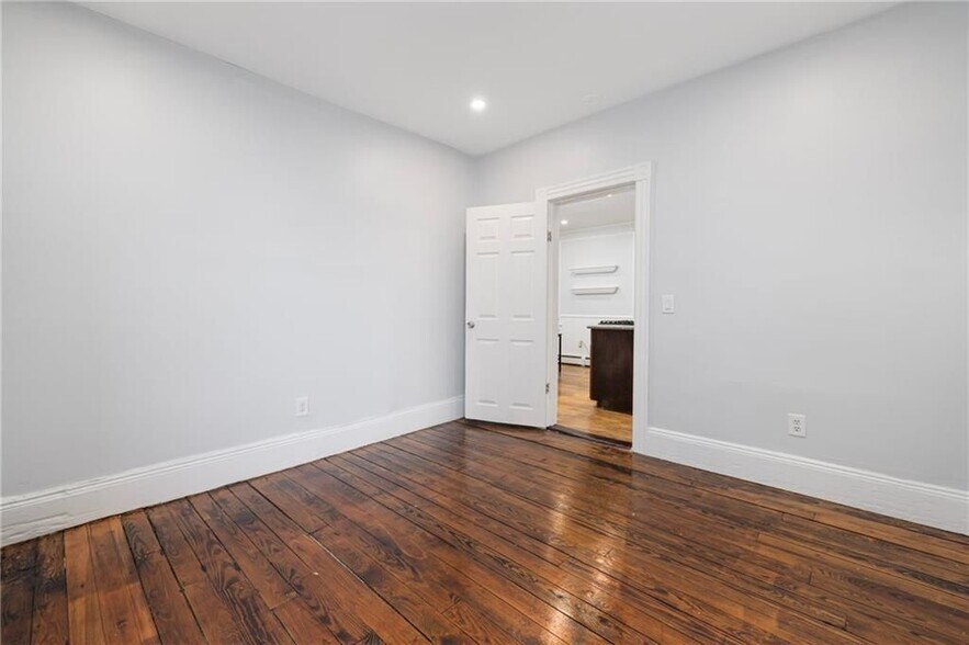 Building Photo - 5 Solar St