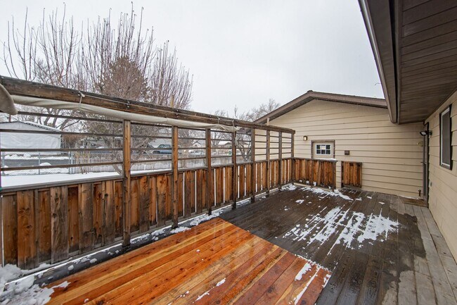 Building Photo - Northwest Fenced Yard One Story