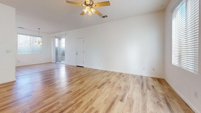 Building Photo - 5529 N Valdez