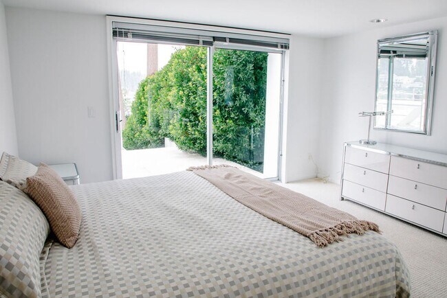 Building Photo - One of a kind private estate on Gravelly Lake in Lakewood