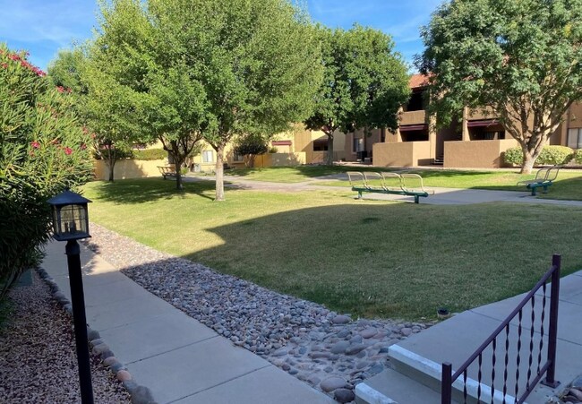 Building Photo - 2182 N Pantano Rd