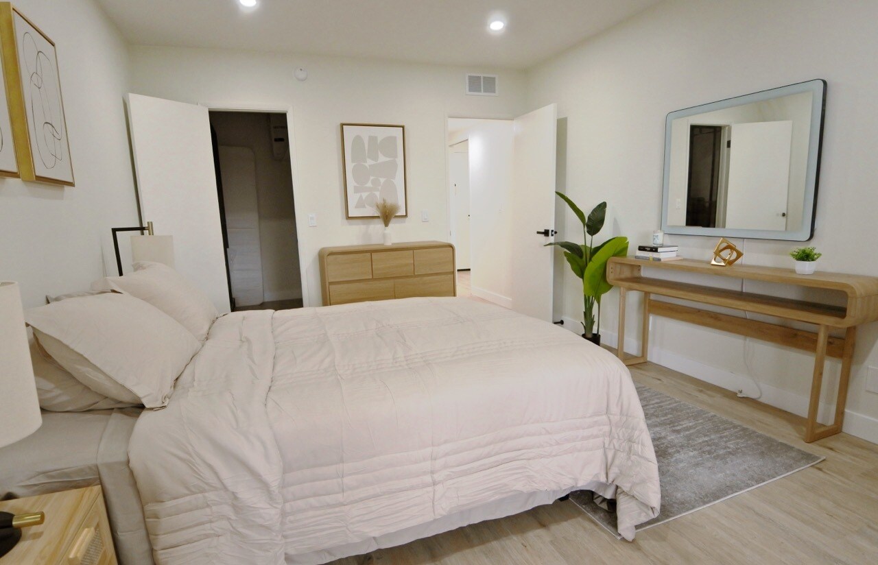 Building Photo - 1745 Camino Palmero St