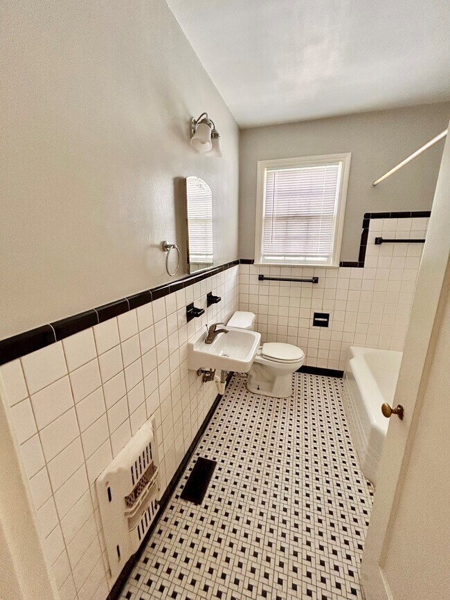 Building Photo - 2441 NW 32nd St