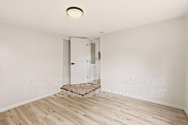 Building Photo - 5224 England St