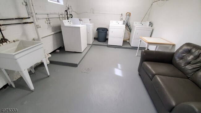 Building Photo - 138-140 Lincoln St