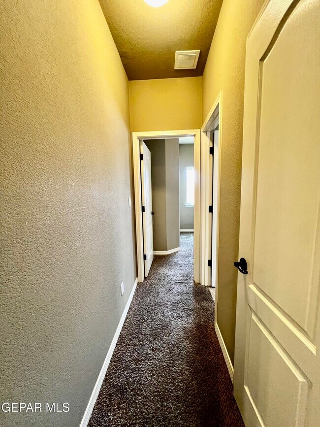 Building Photo - 3133 Clearbrook