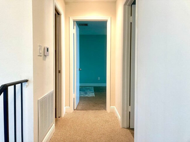 Building Photo - 2 bedroom, 2.5 bath condo in "The Islands"