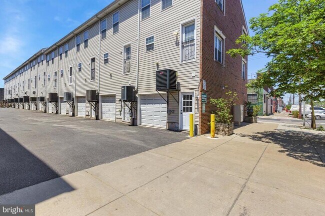 Building Photo - 2683 Edgemont St