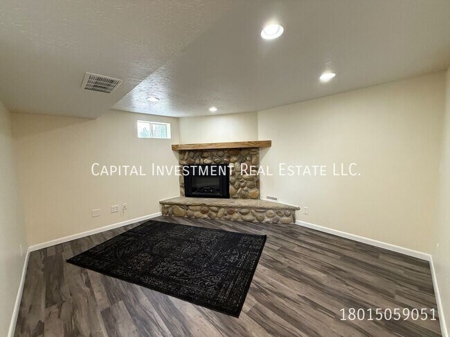 Building Photo - 1047 E 5235 S