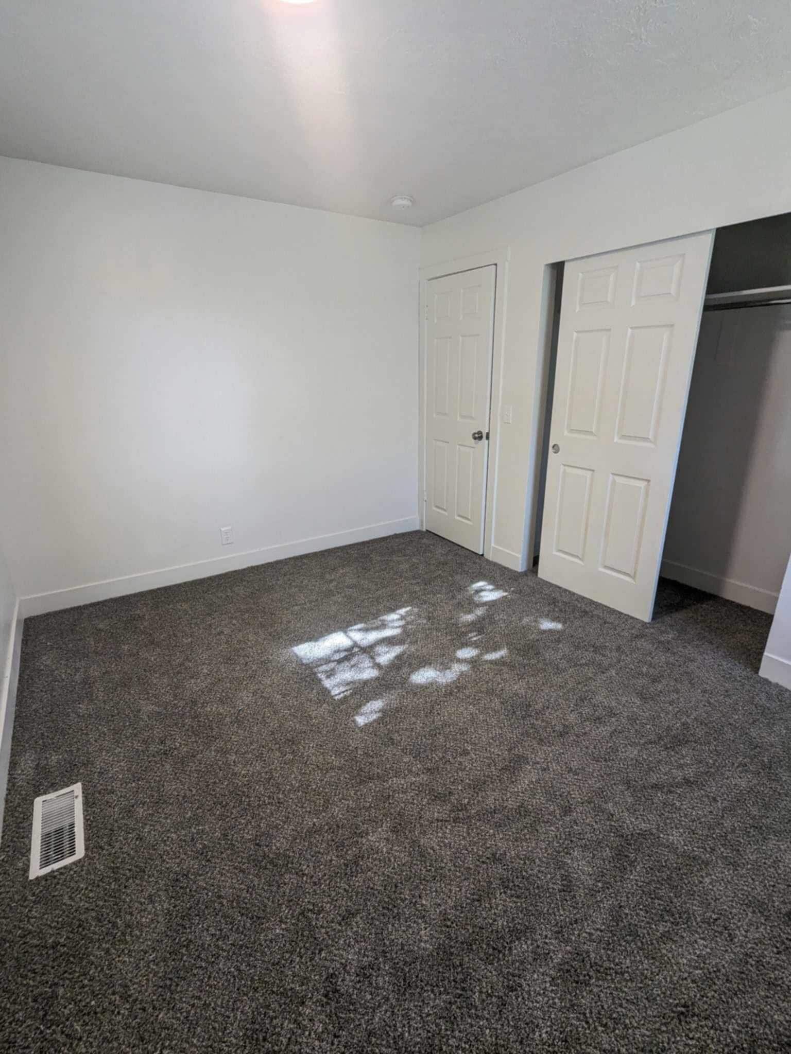 Building Photo - 1760 N 400 E