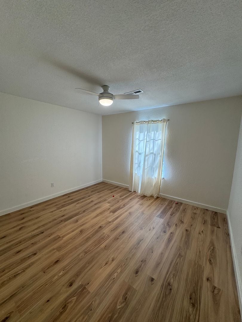 Building Photo - 1402 SE 22nd St