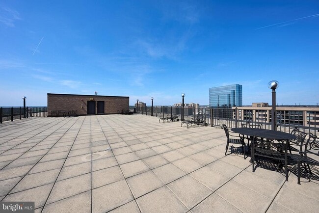 Building Photo - 3705 S George Mason Dr