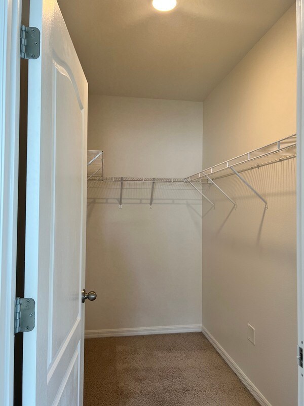 Building Photo - 136 Fall Glo Rd