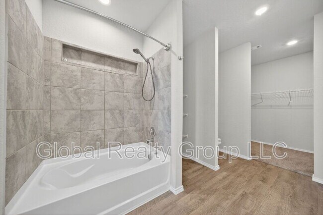 Building Photo - 10419 Lateleaf Oak