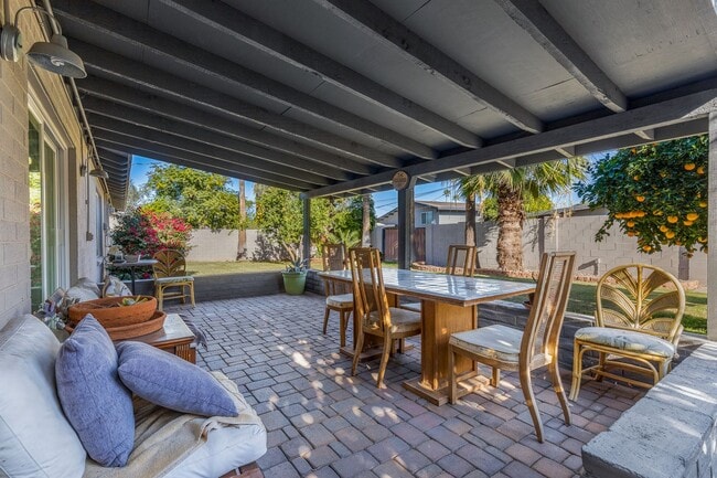 Building Photo - Cute 3 Bedroom 2 Bath In Phoenix!