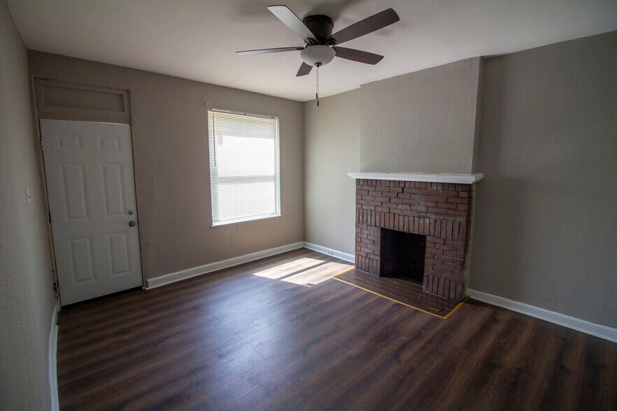 Building Photo - 2835 Miami St