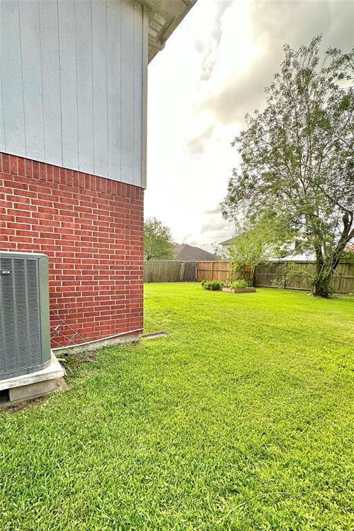 Building Photo - 8723 Venture Ln