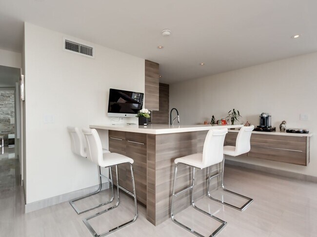 Building Photo - 888 Intracoastal Dr