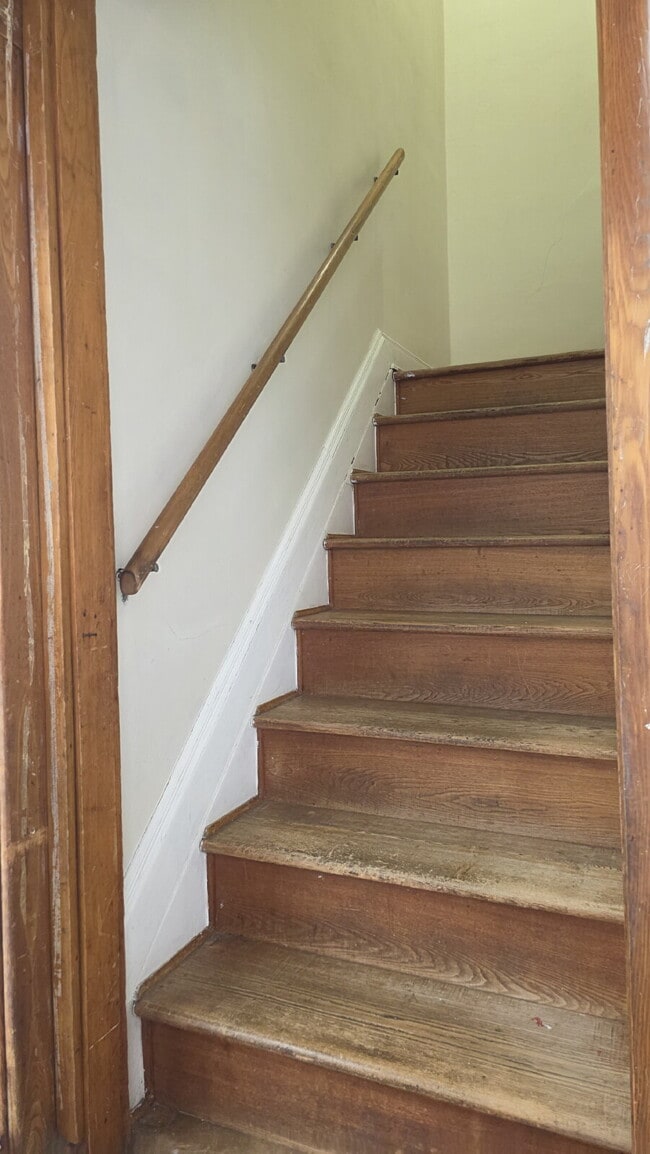 Building Photo - 3 Bedroom Home