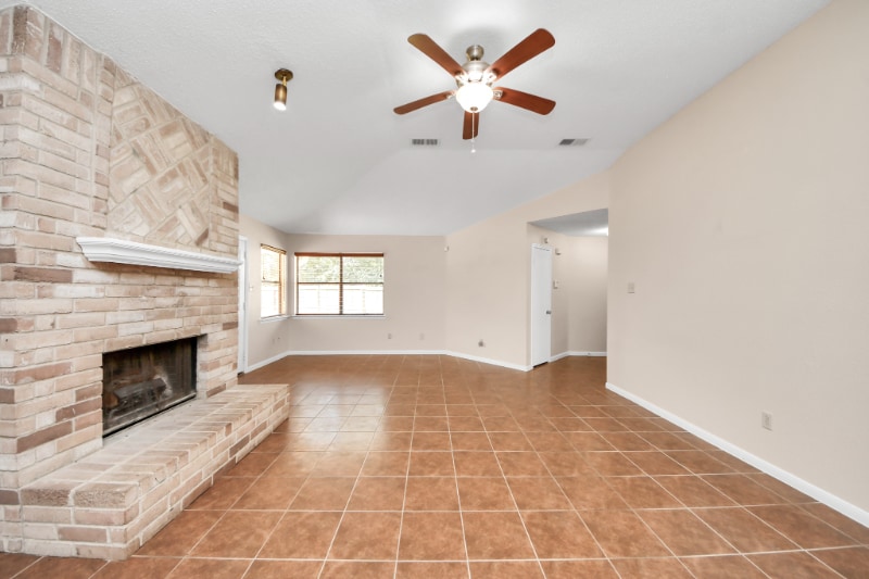 Building Photo - 2102 Rolling Glen Dr