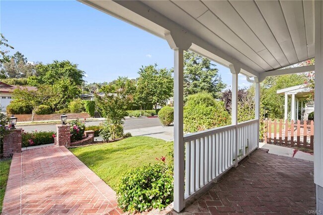 Building Photo - 22055 Del Valle St