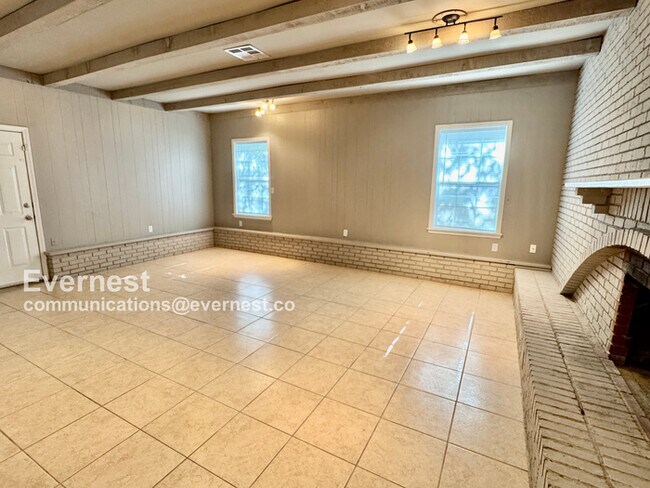 Building Photo - 5728 E 27th St